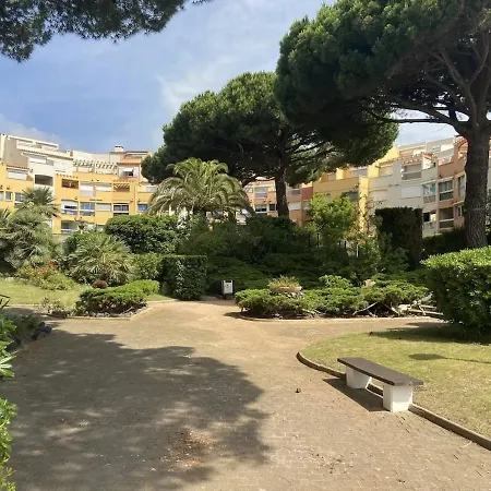 4 Pers Piscine Parking Port Commerces Apartment *